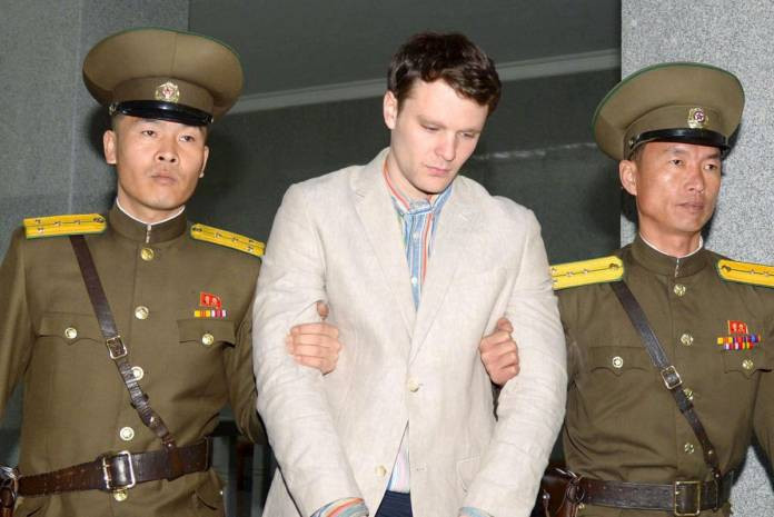 Επαναπατρίστηκε Aμερικανός που κρατούνταν στη Β. Κορέα – Βρίσκεται σε κώμα